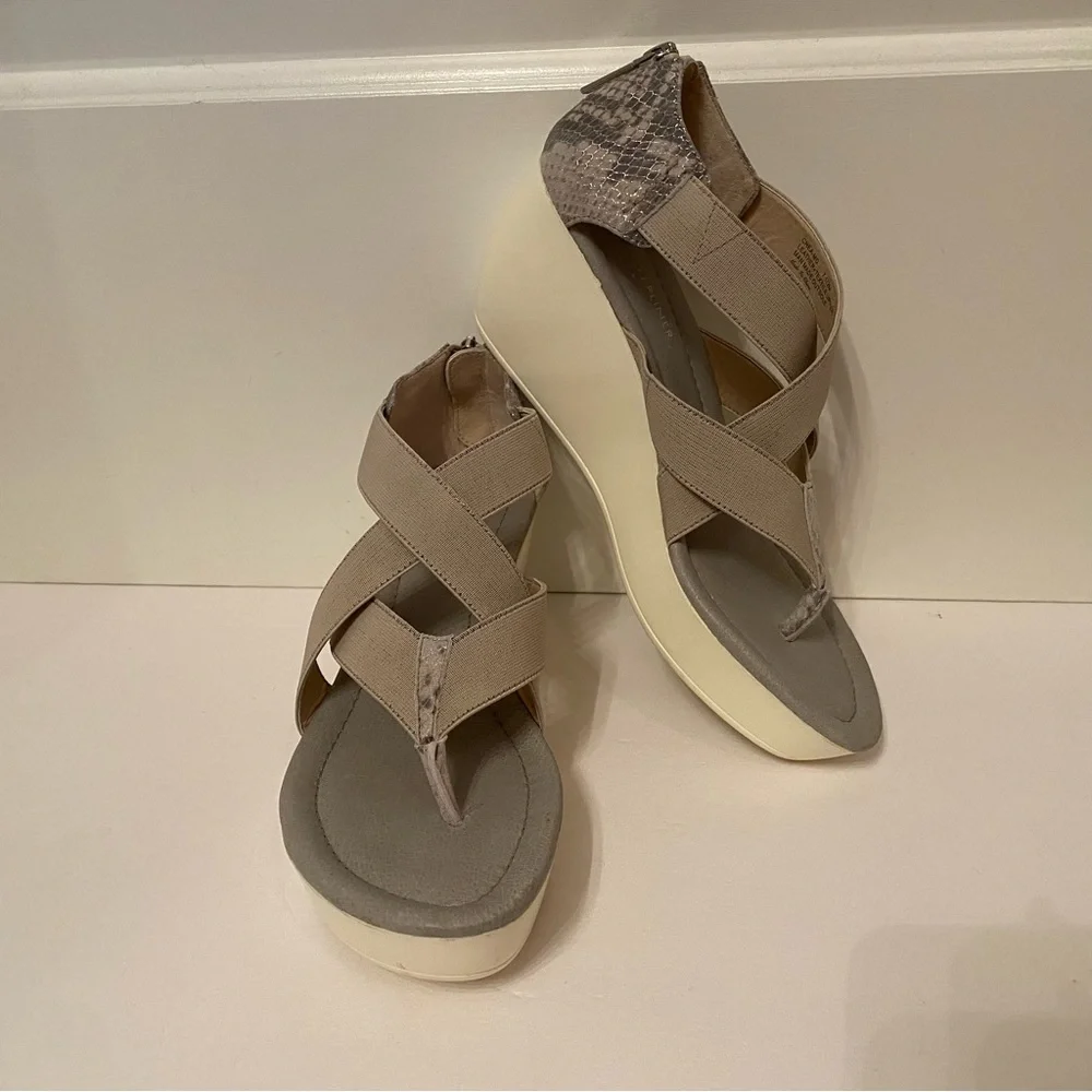 DONALD J PLINER SHOES WEDGE GRAY LEATHER TEXTILE STRAP ZIP BACK WHITE SOLE 7.5 M